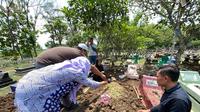 Tempat peristirahatan Sheila Amelia, mahasiswa Fakultas Pertanian UGM ditemukan meninggal dunia di selokan setelah sempat dilaporkan hilang saat mudik. (Liputan6.com/ Yanuar H)