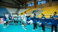 Timnas voli putra Indonesia  berhasil memetik kemenangan atas Kazakhstan pada AVC Championship 2023 di Shahidan Ahandoust Hall, Urmia, Iran, Minggu (20/8/2023). (Bola.com/PBVSI)