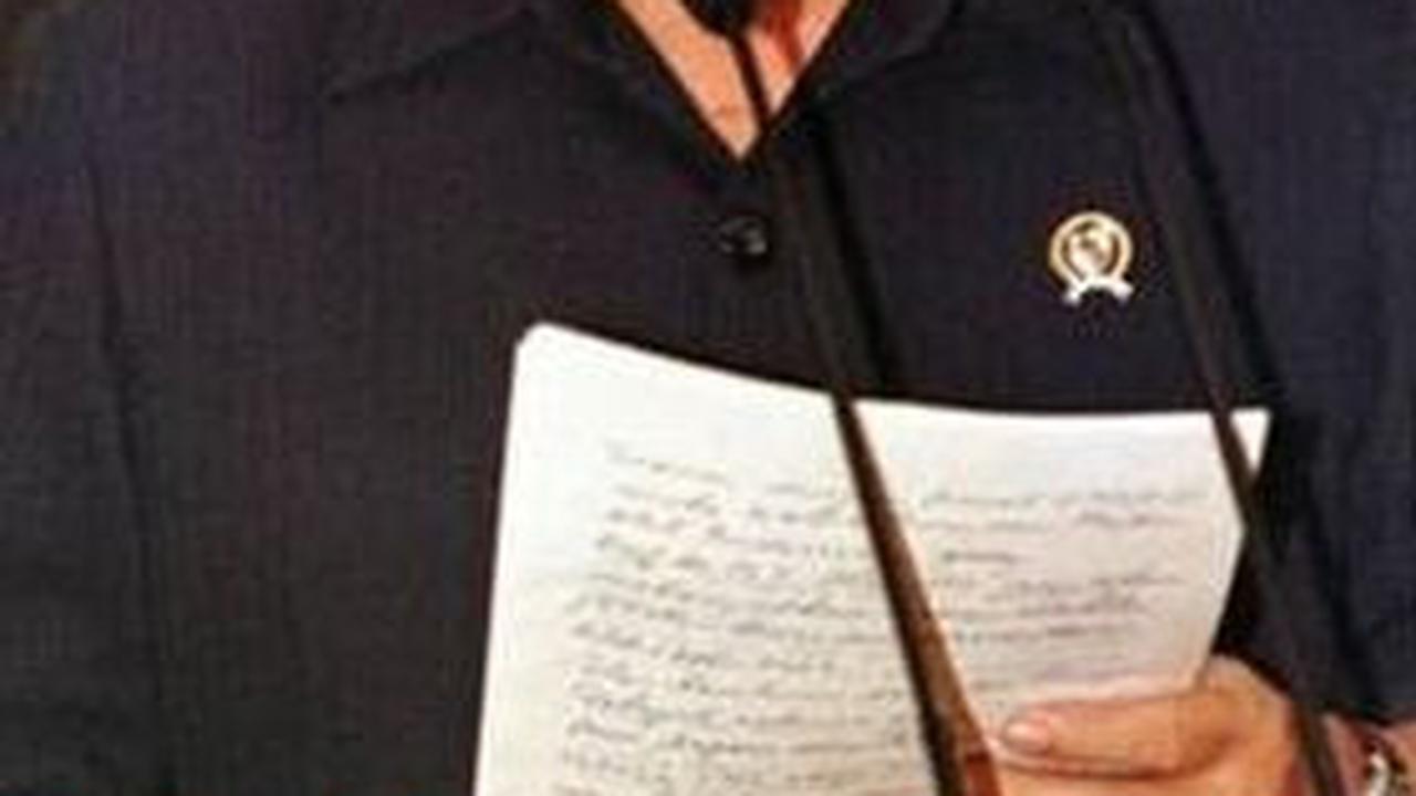 Rekaman Video Detik-detik Soeharto Meninggalkan Istana Usai Mundur dari Presiden RI, Paspampres Berbaris Beri Hormat