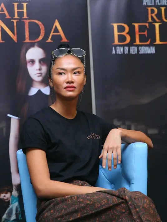 "Sukanya banyak sih. Karena ini film horor pertama saya dan saya juga merasa dapat banyak sekali experience secara segi acting ya," pungkas Kelly Tandiono. (Nurwahyunan/Bintang.com)