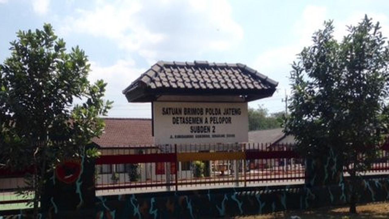 Bawa senjata laras panjang dan ancam warga