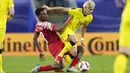 Pemain Yordania, Abdallah Nasib, berebut bola dengan pemain Malaysia, Akhyar Rashid, dalam laga Grup E Piala Asia 2023 yang digelar di Al Janoub Stadium, Al Wakrah, Selasa (16/1/2024). (AP Photo/Aijaz Rahi)