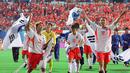 Meski wakil Asia di putaran final Piala Dunia lebih banyak gugur di fase grup, namun terdapat 5 wakil Asia yang mampu melewati fase grup untuk melangkah lebih jauh di pesta 4 tahunan sepak bola sejagat tersebut. Korea Selatan tercatat sebagai wakil Asia dengan torehan prestasi terbaik di Piala Dunia saat menjadi tuan rumah bareng Jepang di edisi 2002 dengan melangkah hingga semifinal. Berikut daftar lengkap 5 negara tersebut. (AFP/Kim Jae-hwan)