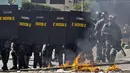 Pembakaran mewarnai aksi unjuk rasa anti Piala Dunia 2014 di Sao Paolo, Brasil, (12/6/2014). (AFP PHOTO/Miguel Shincariol)