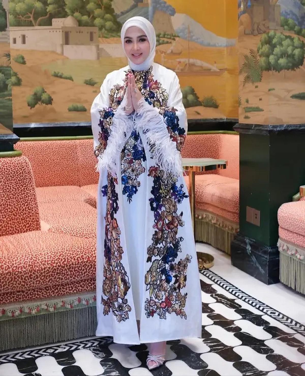 Inspirasi Baju Lebaran Timeless ala Selebriti Tanah Air, Elegan dan Bisa Dipakai Kapan Saja