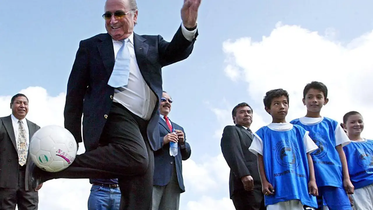 Sepp Blatter Mundur dari FIFA