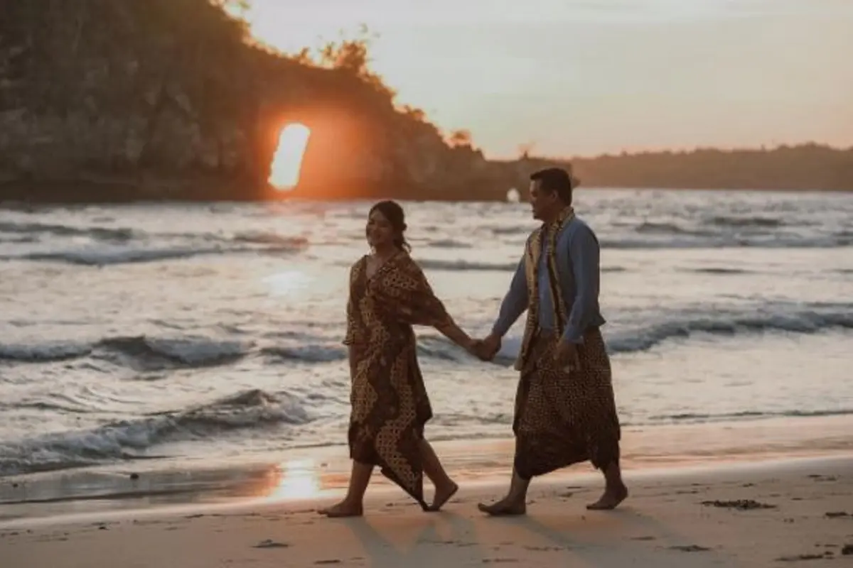[Bintang] Kahiyang Ayu dan Bobby Afif Nasution