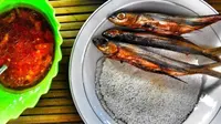 Nikmatnya Buka Pagi dengan Roti Singkong dan Ikan Tuing-Tuing