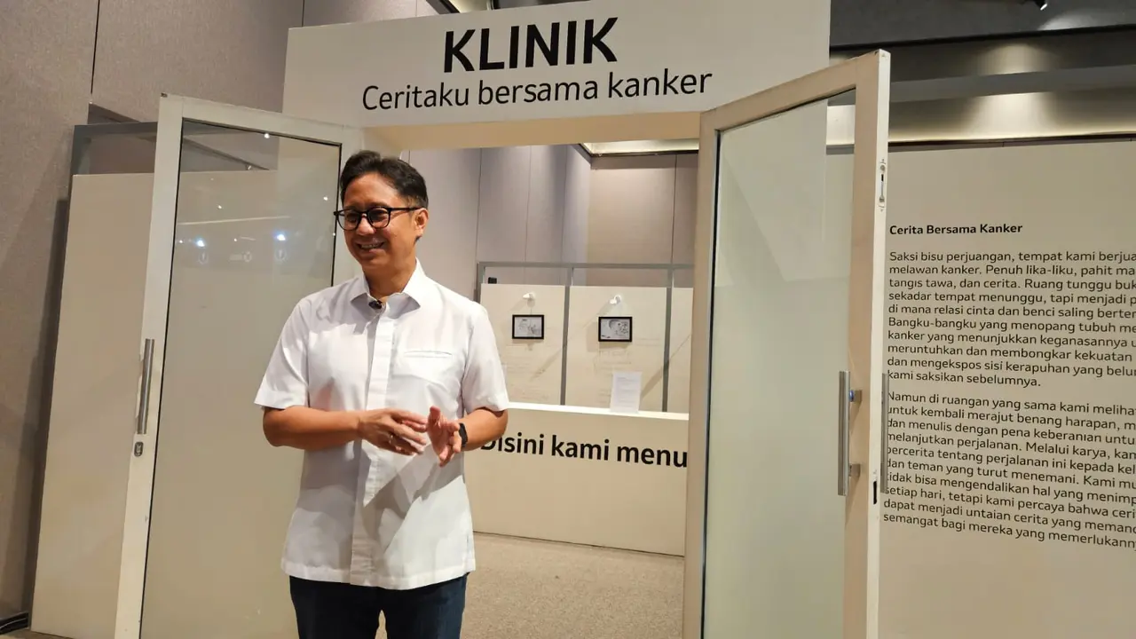 Menteri Kesehatan Republik Indonesia, Budi Gunadi Sadikin, Saat Menghadiri Pameran Seni 'Close the Care Gap' yang Diselenggarakan MSD dan YKI di Pantai Indah Kapuk 2 pada Minggu, 4 Februari 2024 (Liputan6.com/Aditya Eka Prawira)