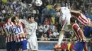 Gol yang ditunggu-tunggu fans Madrid baru tercipta pada menit ketiga injury time babak kedua. Bek Sergio Ramos menjadi penyelamat ketika menanduk umpan sepak pojok Luka Modric (AFP PHOTO/MIGUEL RIOPA)