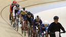 Para pesepeda bersiap tampil  pada nomor Men Junior Keirin saat Asian Track Championship 2019 di Jakarta International Veledrome, Jakarta, Kamis (10/1). Kejuaran balap sepeda ini akan berlangsung hingga Minggu (13/1). (Bola.com/Yoppy Renato)