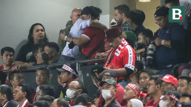 Foto: Luis Milla Nonton Timnas Indonesia Bareng Suporter di Markas Persib Bandung