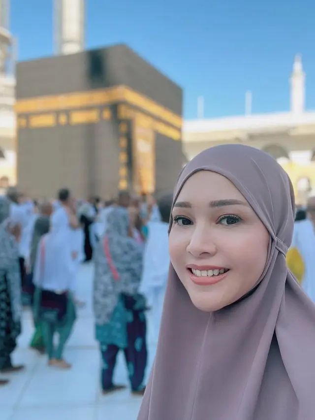Maia Estianty dan Irwan Mussry Anniversary ke-5