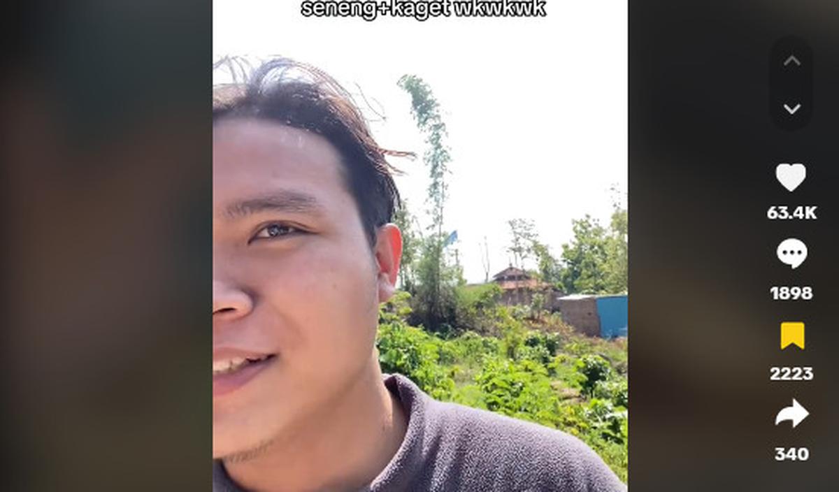 Pria ini pun akhirnya sampai di tempat tujuan. Ia kemudian bergegas menemui sang Ibu yang sedang bersama kakeknya. <br>
