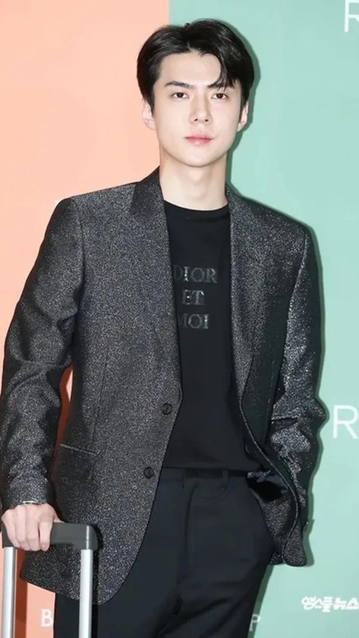 Gaya dan Pesona: Sehun, Ikon Fashion dan Sosial Media
