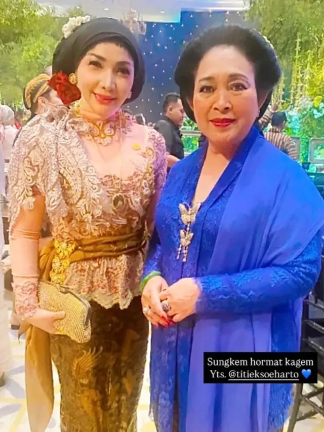 Potret Roro Fitria Kondangan di Acara Ngunduh Mantu Al