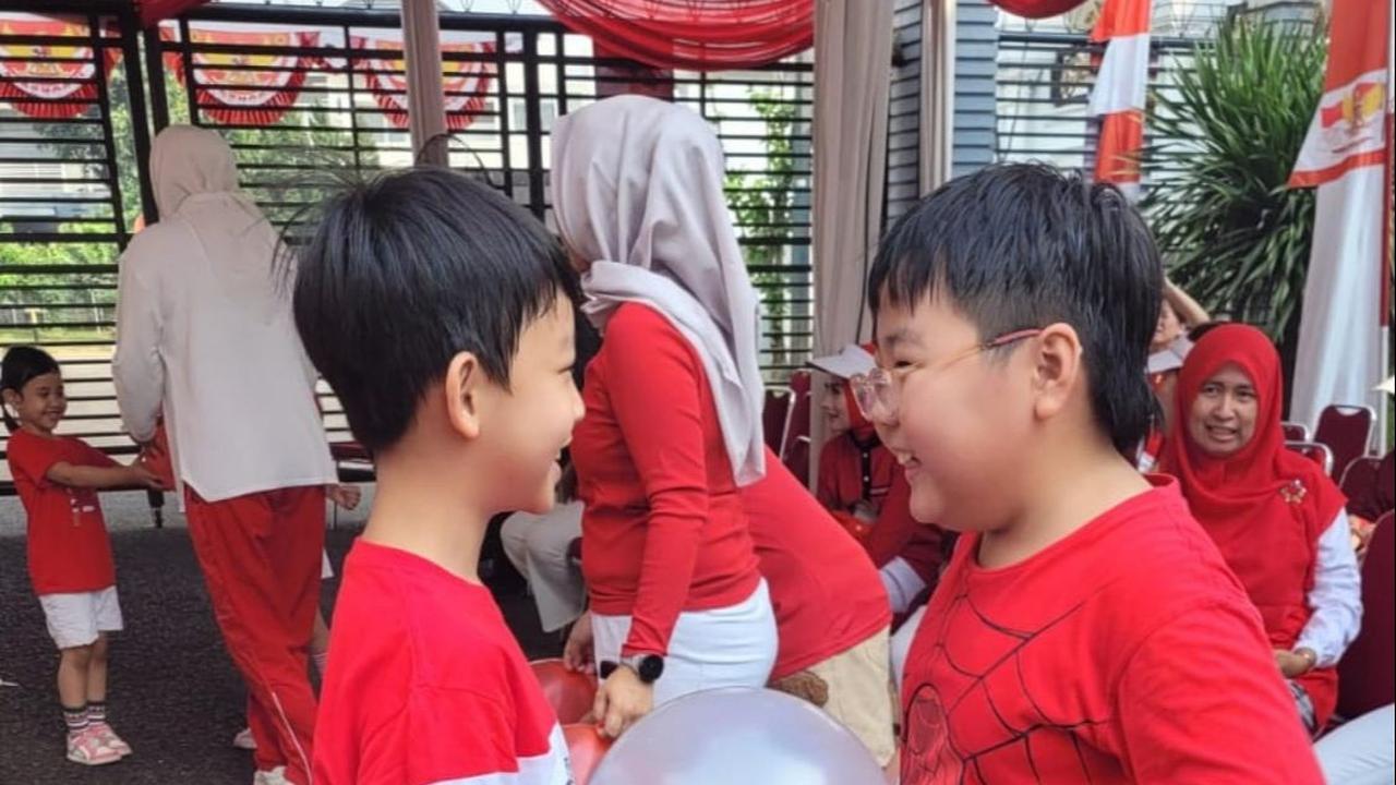 Seperti lomba pindah tepung, gerak jalan hingga joget balon menjadi daya tarik tersendiri bagi warga. Foto: merdeka.com / Istimewa