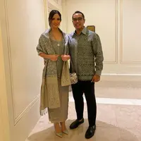 Namun ternyata, Nia yang sejak kecil sudah terjun di dunia kerja merasa bahagianya sekarang bukan hanya karena menjadi istri dari Ardi Bakrie. Terpenting lantaran sekarang ini ia sudah mempelajari soal self love yang pasti sangat berpengaruh.(Instagram/ramadhaniabakrie)