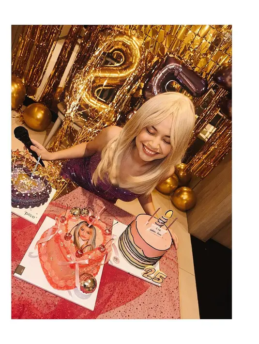 Sebuah pesta perayaan ulang tahun pun digelar meriah bertemakan idola masa kecilnya, Hannah Montana. [@hanggini].