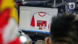 Pedagang mampu mengerjakan hingga ribuan kaos dan ratusan kemeja dalam sekali pesanan. (Liputan6.com/Faizal Fanani)