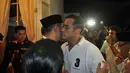 Ardie tampak larut dalam kesedihan lantaran kepergian ayah mertua yang ia sayangi (Liputan6.com/Johan Tallo)