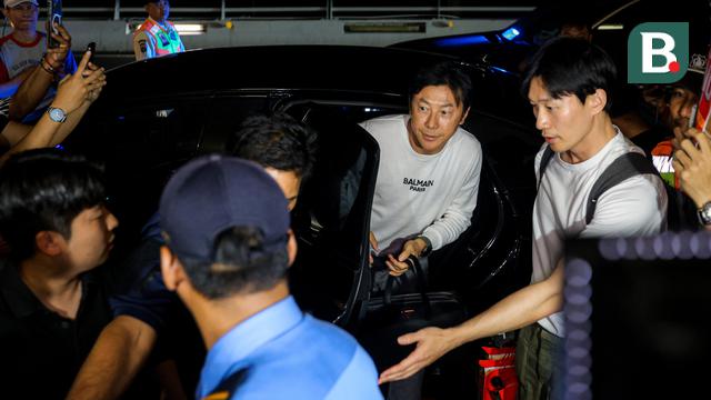 Foto: Pulang ke Korea Selatan, Shin Tae-yong Dilepas dengan Meriah oleh Masyarakat dan Suporter Indonesia