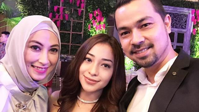 6 Momen Kebersamaan Nikita Willy dan Sultan Djorghi, Bak Ayah Kandung