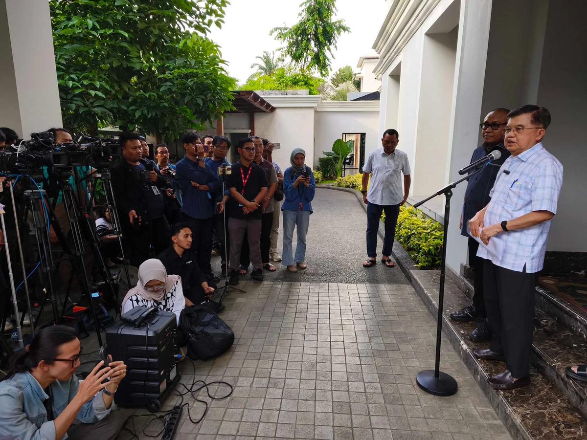FOTO: Jusuf Kalla Bantah Tuduhan Pendanaan Polemik Ijazah Jokowi