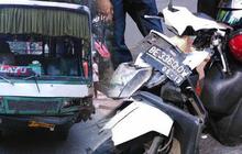 Setelah tabrak pengemudi GO-JEK, sopir Kopaja juga seruduk 2 mobil