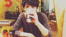 Berita lain menyebutkan bahwa saat ini Jung Joon Young sedang berada di Paris. Bukan untuk menenangkan atau mengasingkan diri, melainkan sedang menyelesaikan proyek musiknya. (Instagram/sun4finger)