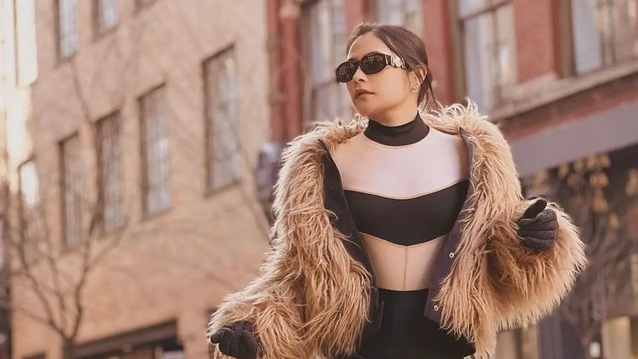 Tas Mewah Prilly Latuconsina Lengkapi Penampilannya di Amerika Serikat, Cek Harganya