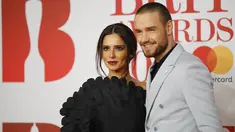 Pasangan penyanyi, Liam Payne dan Cheryl Cole menghadiri karpet merah acara BRIT Awards 2018 di London, Rabu (21/2). Sempat dikabarkan putus, Liam Payne dan Cheryl membuktikan hubungan mereka baik-baik saja dengan hadir bersama. (Tolga AKMEN / AFP)