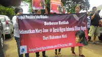 Unjuk rasa menolak eksekusi mati Mary Jane di Cilacap, Jawa Tengah, Minggu (26/4/2015) (Liputan6.com/Ahmad Romadoni)