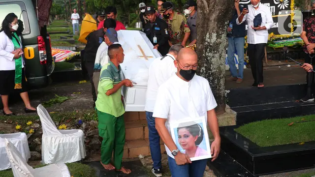 Prosesi Pemakaman Aktris Senior Rima Melati