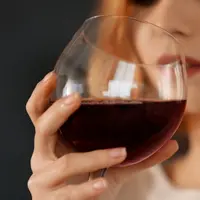 Jika mengalami sederet tanda ini, berarti kamu sudah kecanduan dengan alkohol. (Sumber Foto: Shuttertsock)