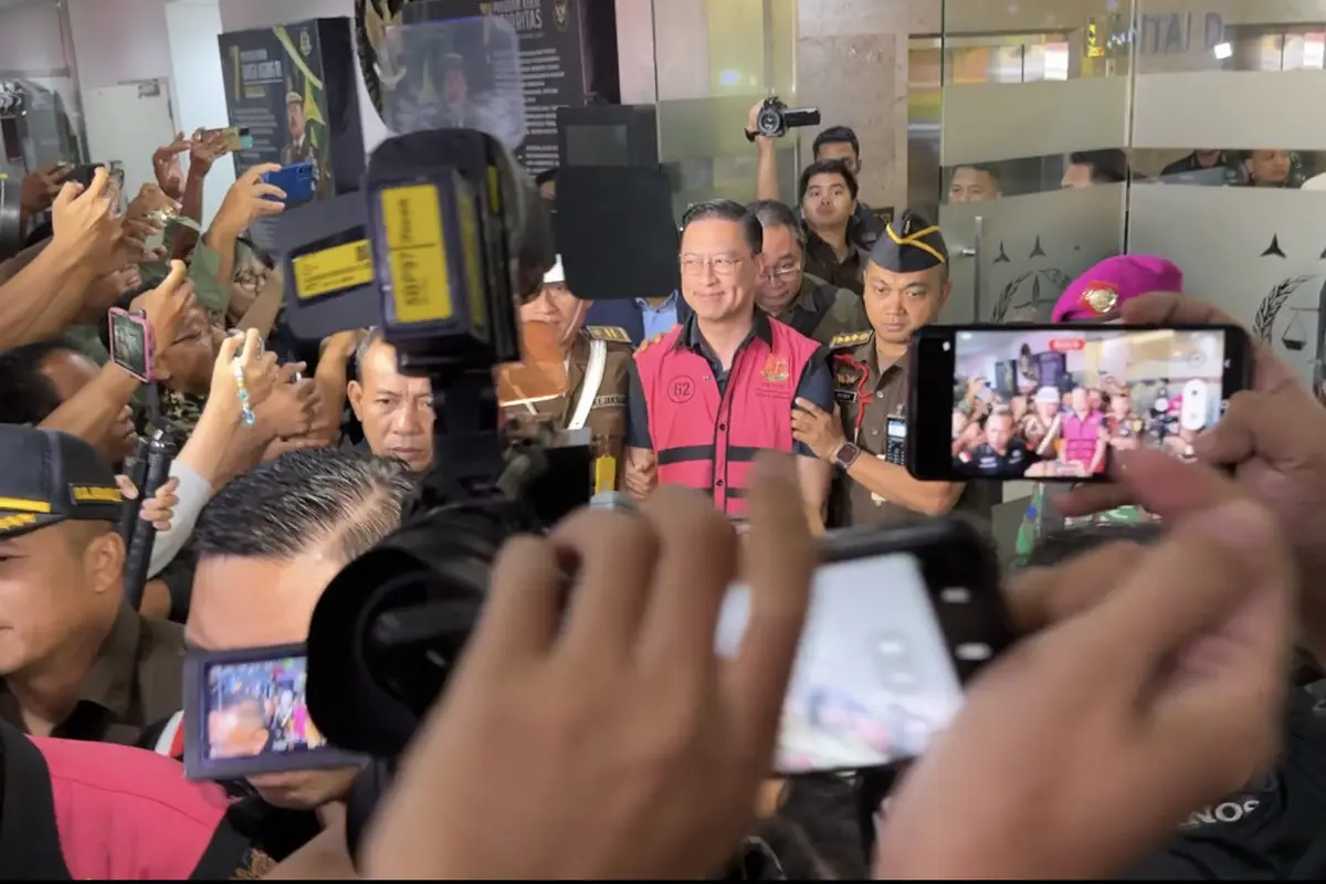 Kejaksaan Agung (Kejagung) menetapkan mantan Menteri Perdagangan (Mendag) Thomas Trikasih Lembong (TTL) alias Tom Lembong sebagai tersangka kasus korupsi komoditas gula yang terjadi di lingkungan Kementerian Perdagangan (Kemendag) periode 2015-2023.