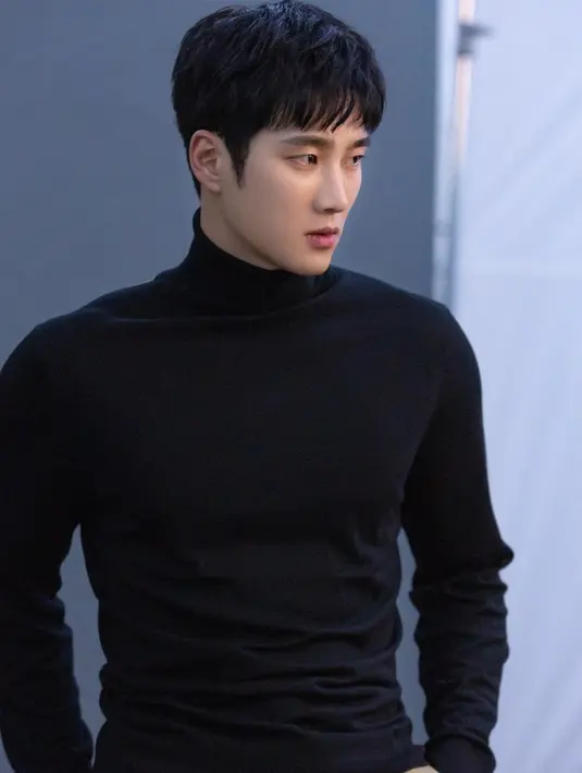 Turtleneck hitam yang membalut tubuh kekar Ahn Bo Hyun bikin tampan maksimal [@bohyunahn]