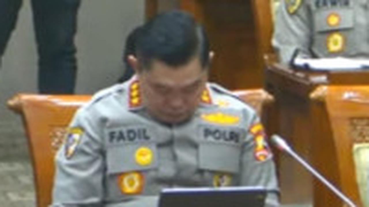 Ketika Jenderal Bintang 3 Polri Tertunduk Bareng DPR, Doakan Polisi Gugur Ditembak TNI saat Gerebek Sabung Ayam