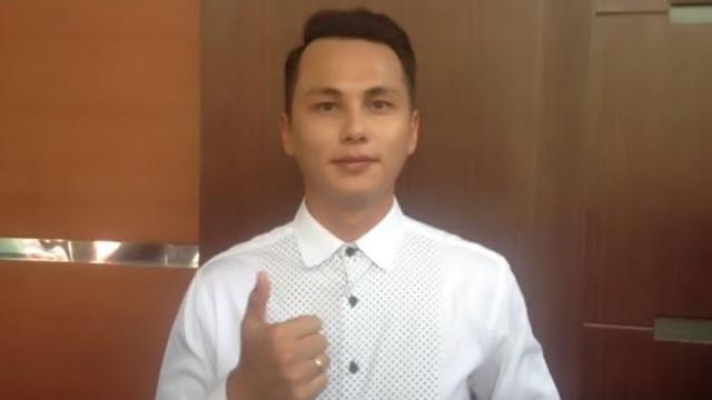 Andhika Pratama selalu menyiapkan helm di mobilnya