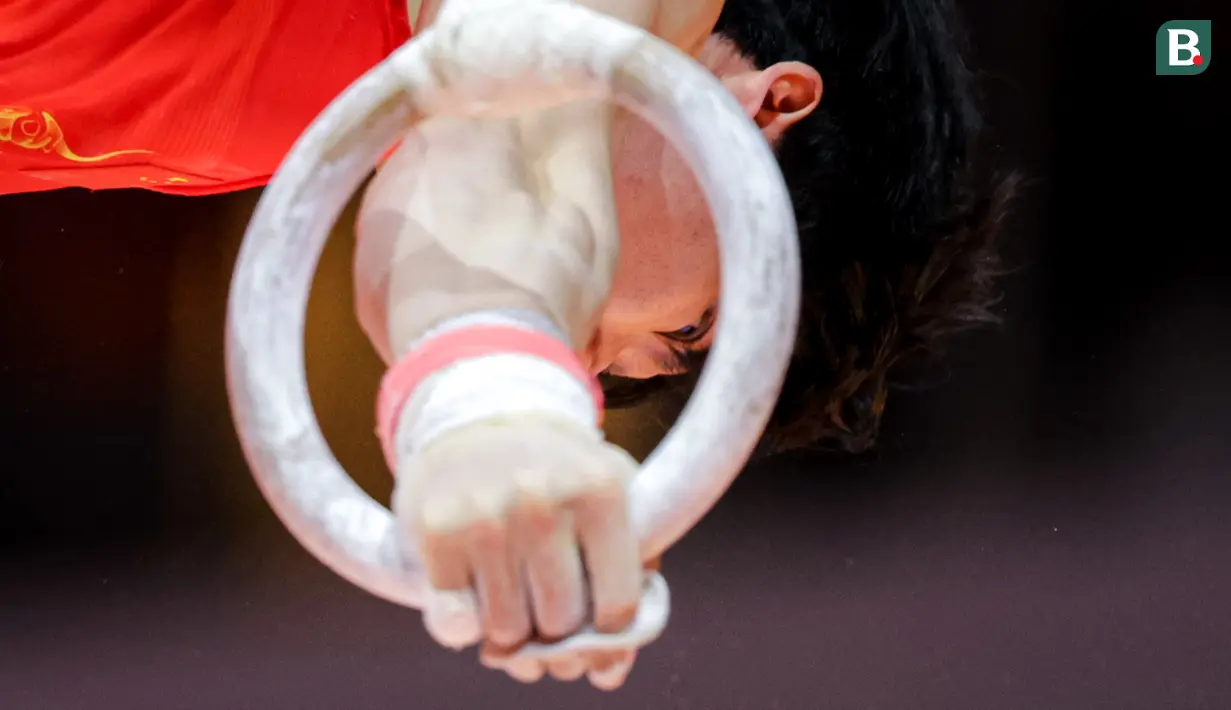 <p>Pesenam China, Zhang Boheng beraksi pada nomor gelang-gelang final aparatus putra Kejuaraan Dunia Gimnastik 2025 di Indonesia Arena, Senayan, Jakarta, Jumat (24/10/2025). (Bola.com/Bagaskara Lazuardi)</p>
