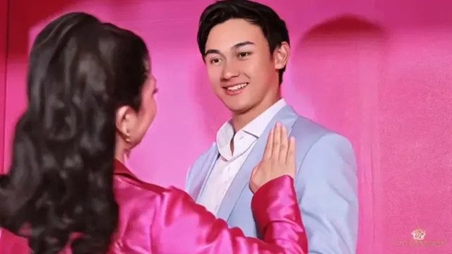 Caesar Hito Cosplay Jadi Barbie Ken