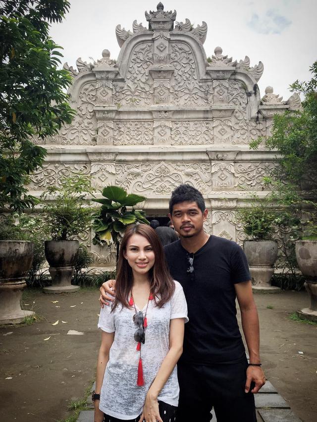 Digugat Pengesahan Anak Ini 7 Potret Bambang Pamungkas Bersama Istri Hot Liputan6 Com
