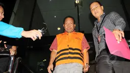 Jannes diperiksa sebagai tersangka dugaan tindak pidana korupsi pengadaan "Detailing Engineering Design" Pembangkit Listrik Tenaga Air di Sungai Mamberamo dan Urumka tahun 2009-2010 di Papua, Jakarta, Rabu (11/3/2015). (Liputan6.com/Helmi Afandi)