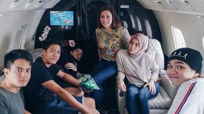 al ghazali dan dul jenguk ahmad dhani di rutan medaeng, maia estianty ikut?