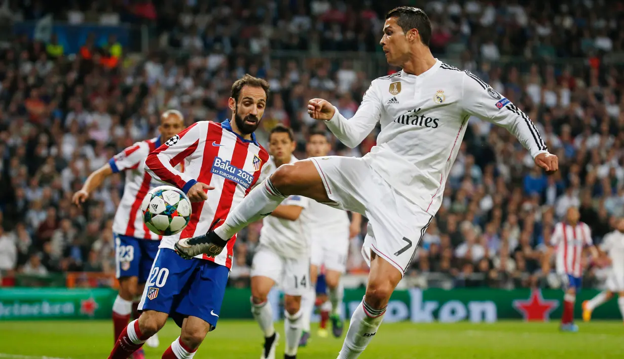 Duel panas terjadi di leg kedua perempat final Liga Champions antara Real Madrid dengan Atletico Madrid di Santiago Bernabeu Stadium, Kamis (23/4/2015). Real Madrid menang 1-0 atas Atletico Madrid. (Reuters/Juan Medina )