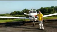 Tangkapan layar video viral camat di Cilacap dapat inventaris pesawat. (Foto: Liputan6.com/tangkapan layar video)