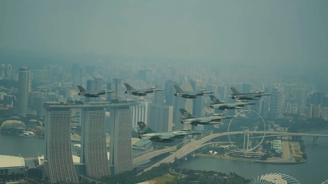 TNI AU Lakukan pertemuan di udara dengan RSAF Singapura.