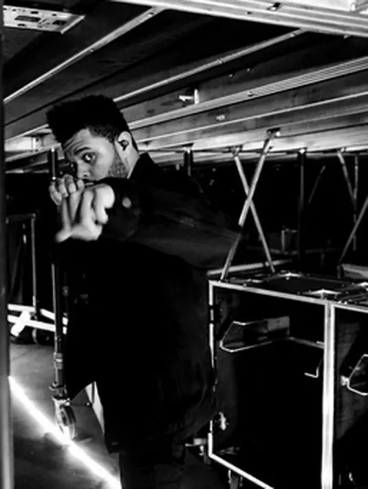 The Weeknd, selama ini dikabarkan sangat mengagumi sosok Selena. Namun beberapa hari lalu ia mengunggah sebuah foto di akun Instagramnya dan menyertakan keterangan foto yang diduga ditujukan untuk Selena. (Instagram/theweeknd)