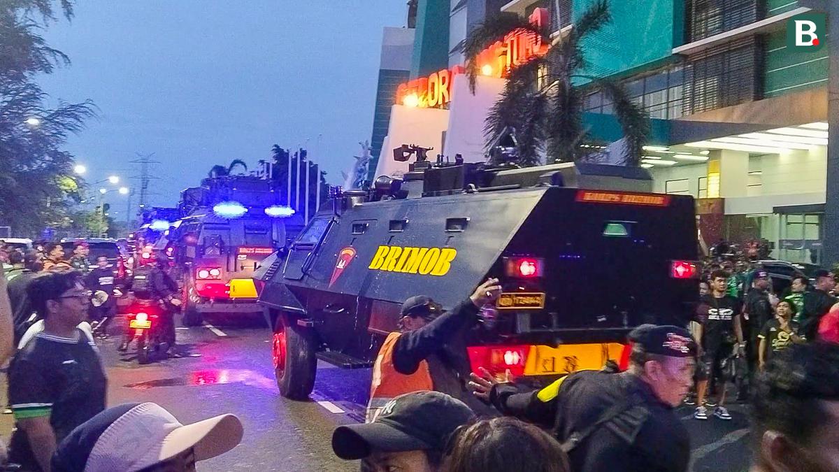 Tak Hadiri Jumpa Pers Langsung, Arema Pakai Kendaraan Taktis Tinggalkan Kandang Persebaya