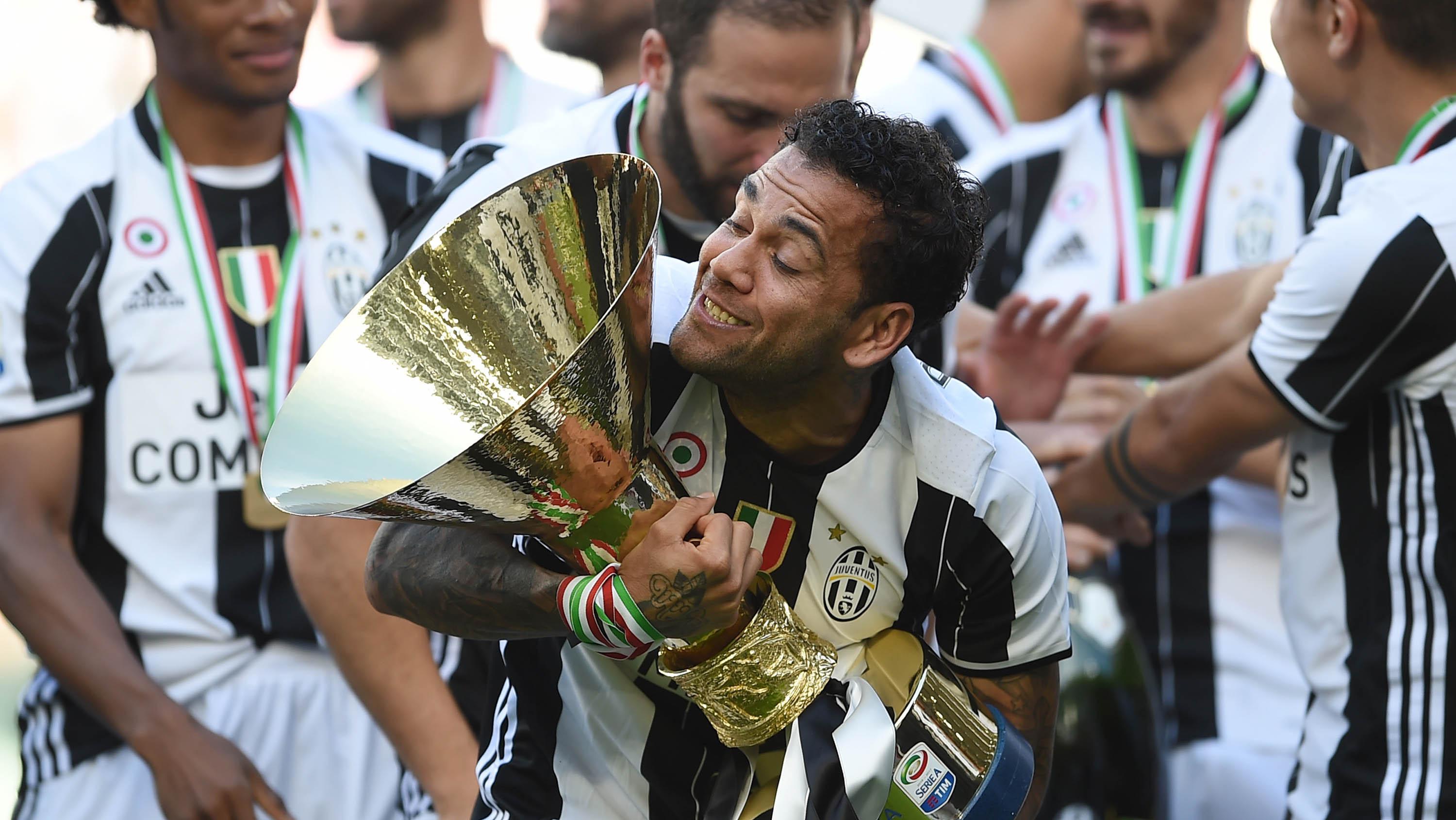 Bek Kanan - Dani Alves (Brasil) - Paris Saint Germain. (AFP/Filippo Monteforte)